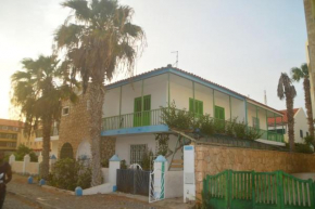 Private surf house & garden, v near beach & town